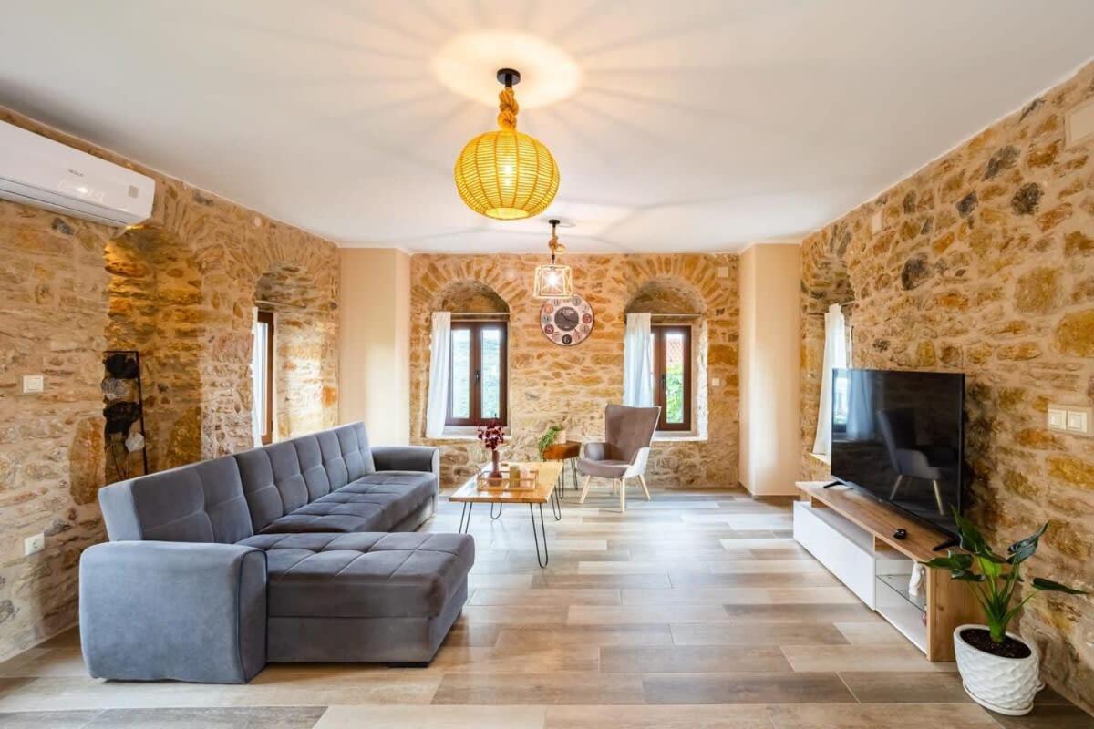 Mantineia Stone Villa-An Ethereal Getaway Megali Mantineia Buitenkant foto