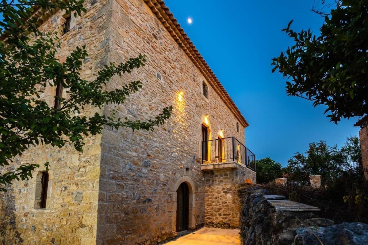 Mantineia Stone Villa-An Ethereal Getaway Megali Mantineia Buitenkant foto